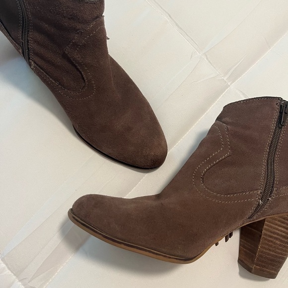 Steve Madden Ohio Suede Heeled Ankle Boots, Fringe, Size 10, Taupe, Brown, Fall - Picture 2 of 6